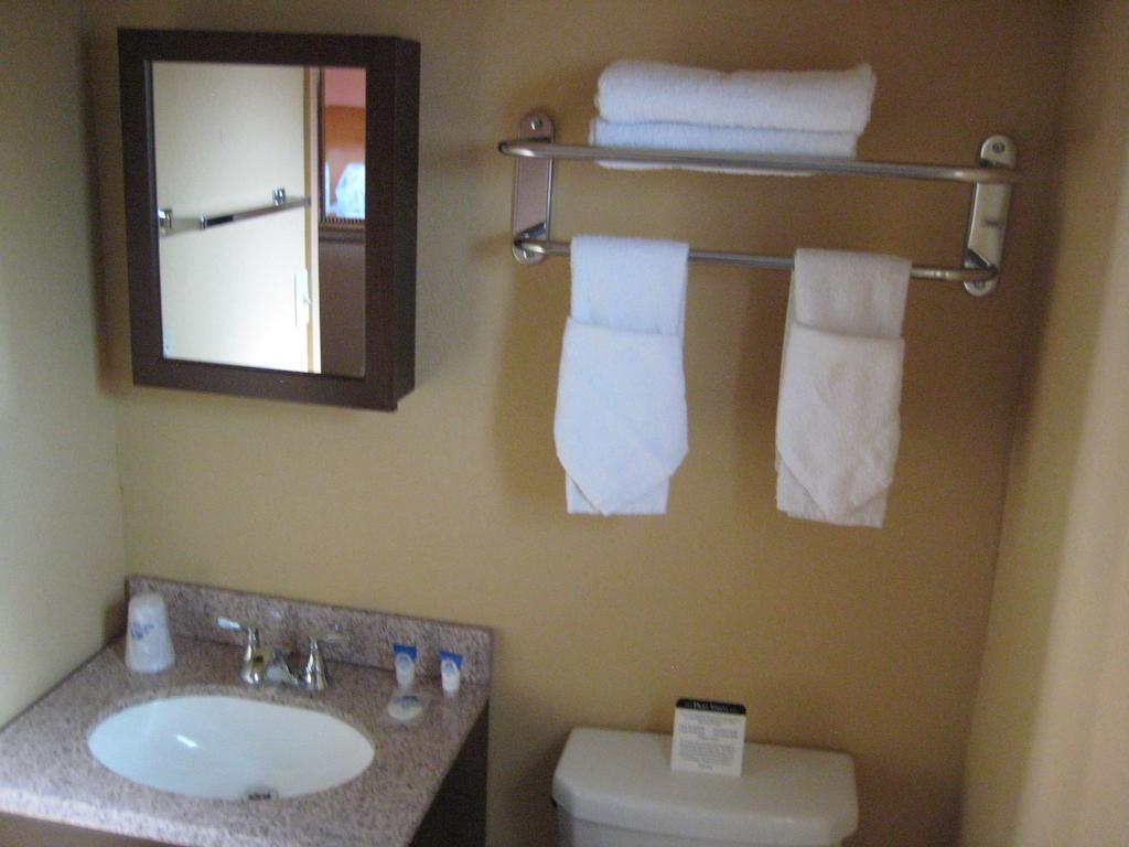 Americas Best Value Inn - Porterville Δωμάτιο φωτογραφία